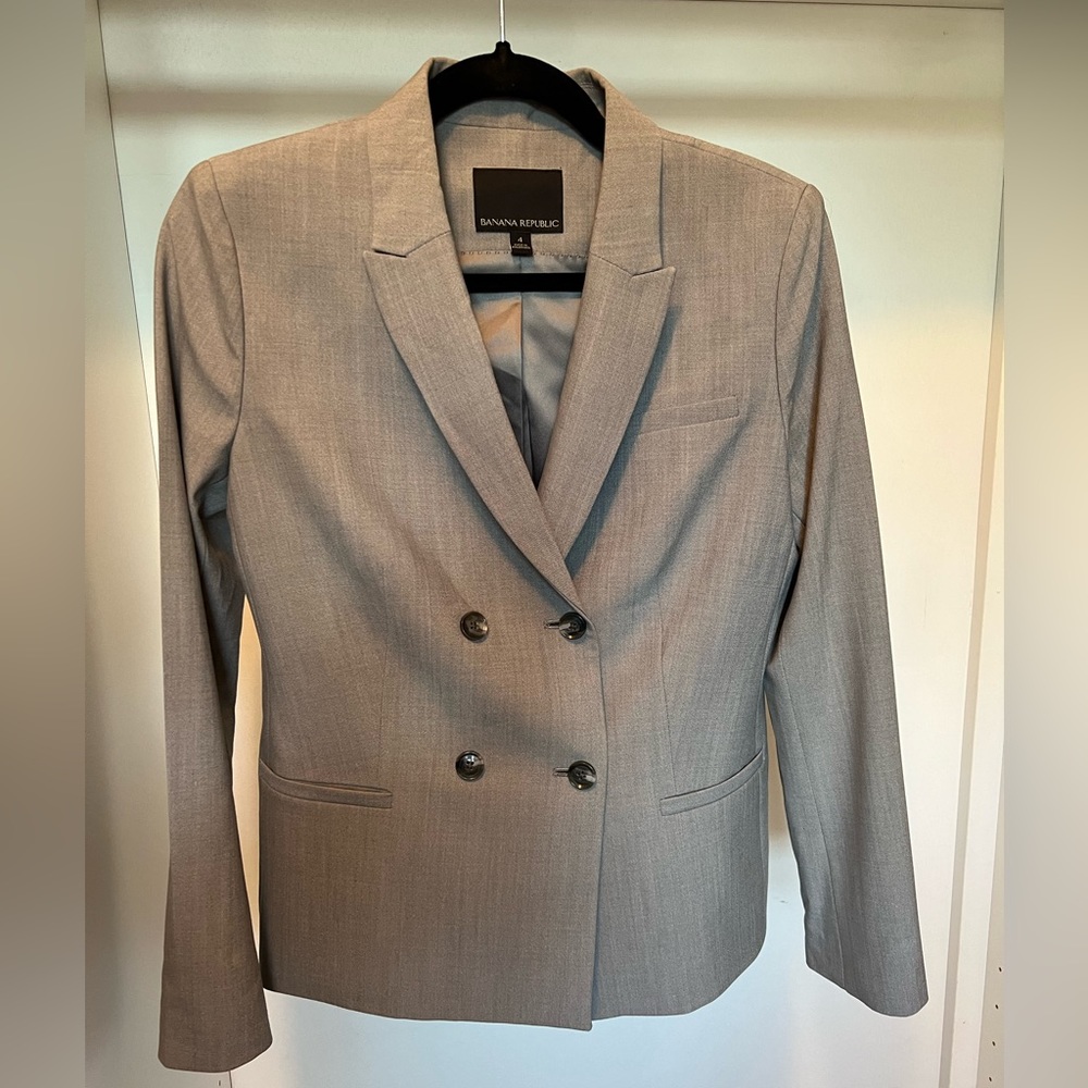 Banana Republic Wool Gray Blazer with Buttons. Women’s Size 4.